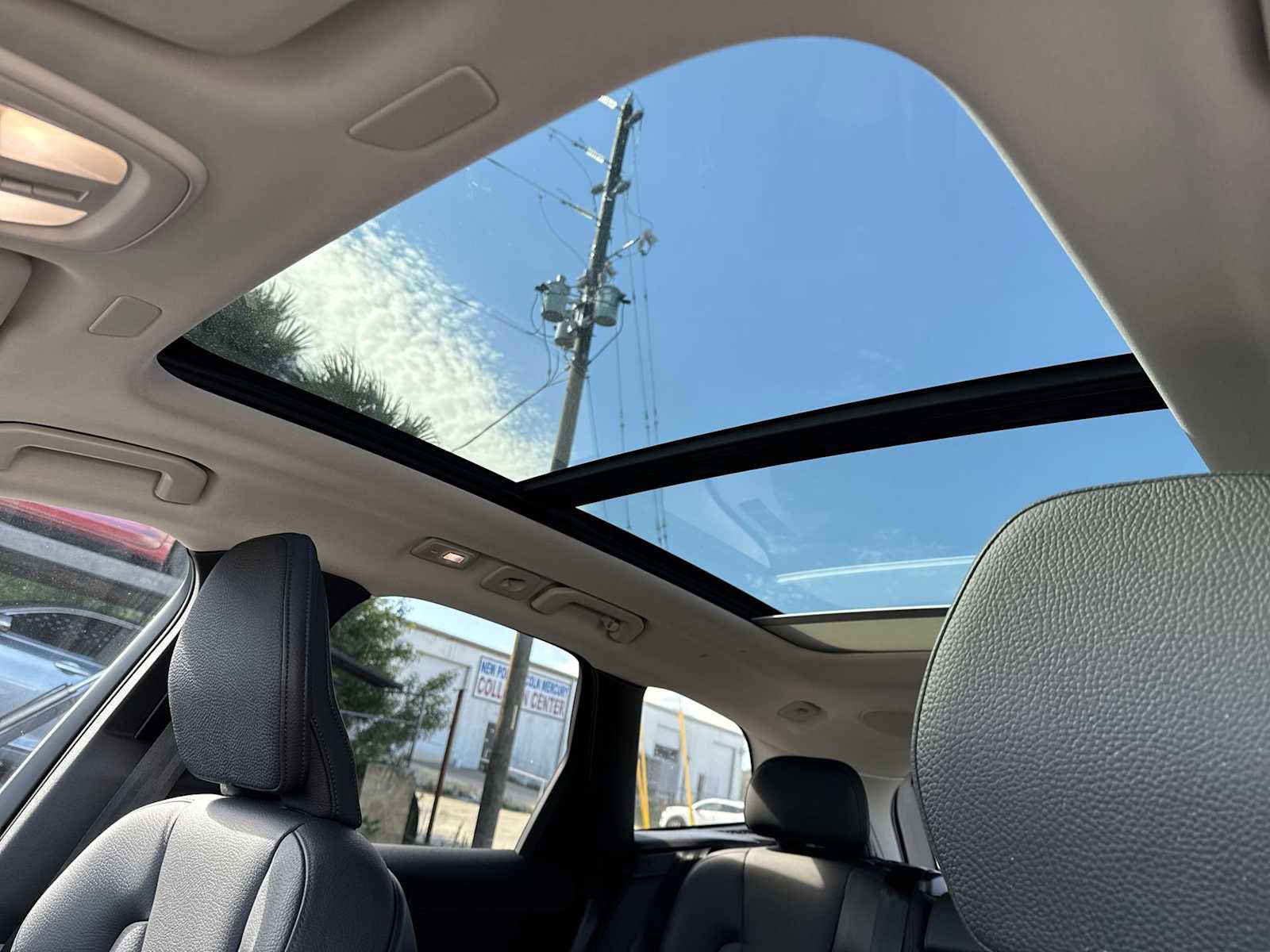 Used 2023 Volvo XC60 B5 Plus w/ Protection Package Premier image 18