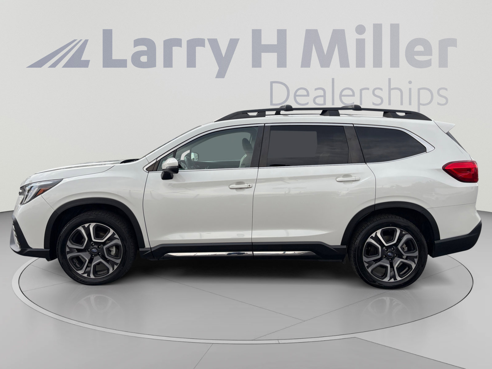 Used 2023 Subaru Ascent Limited AWD/4WD image 2
