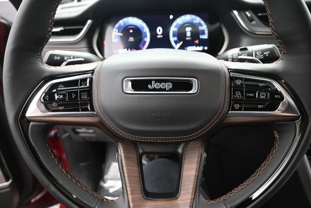 Used 2024 Jeep Grand Cherokee Summit AWD/4WD image 14
