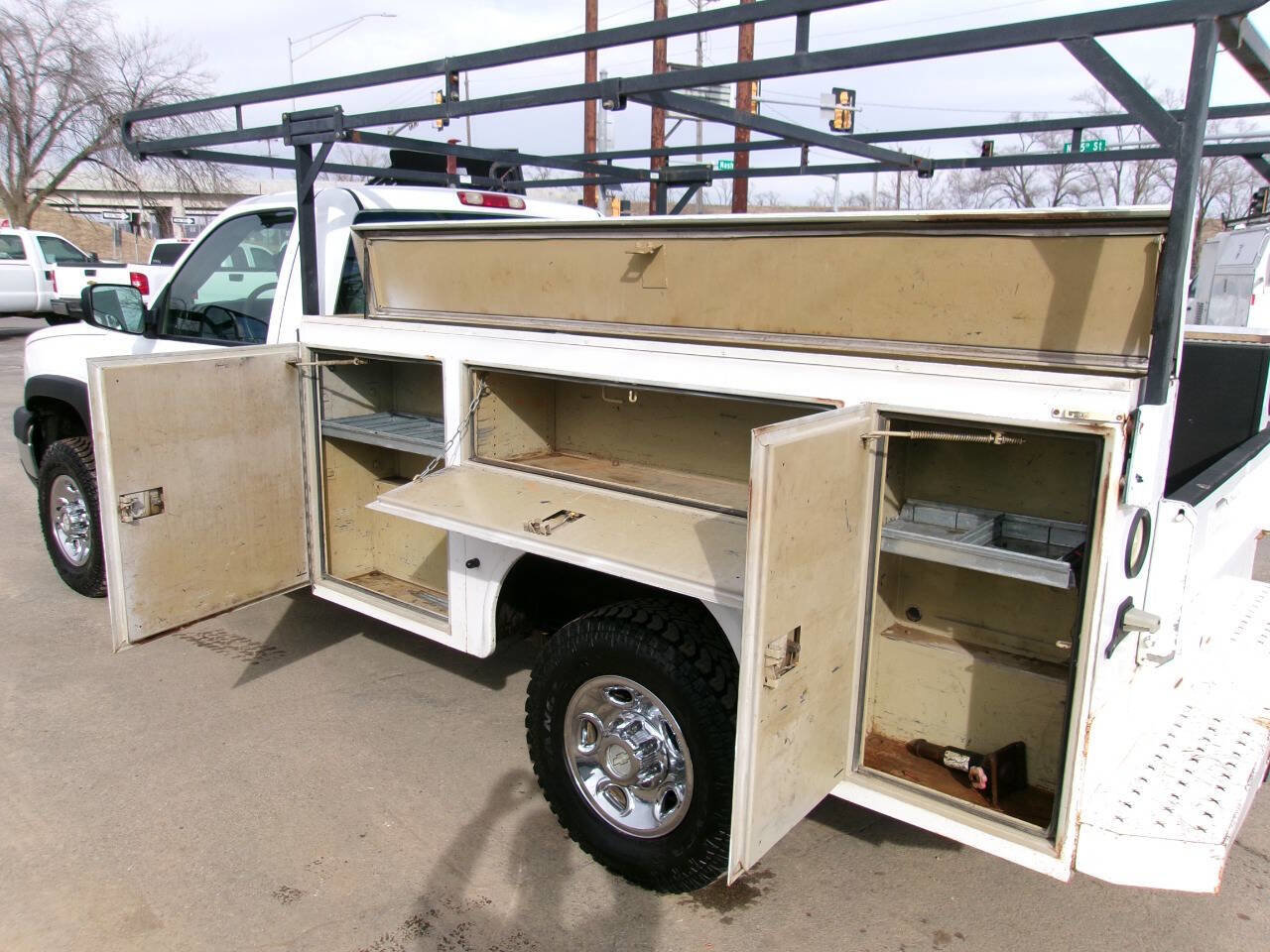 Used 2006 Chevrolet Silverado 2500 W/T w/ Skid Plate Package image 2