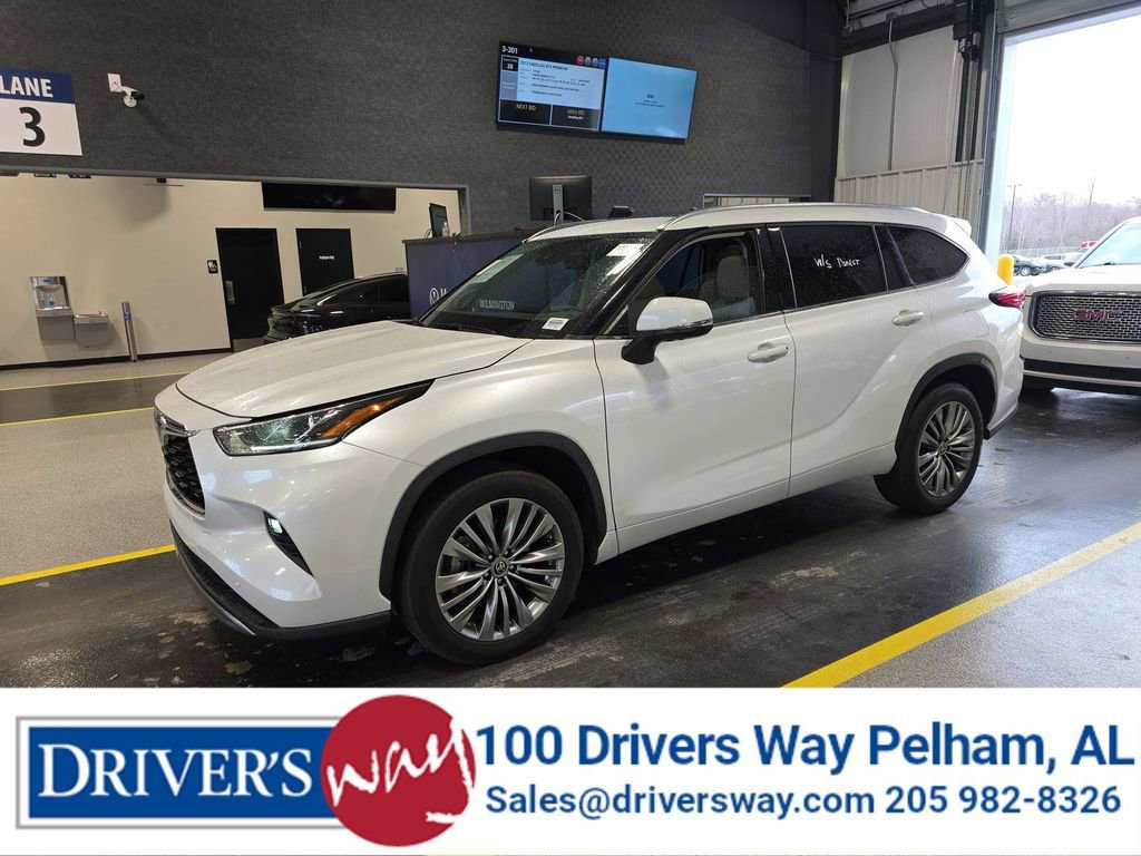 Used 2022 Toyota Highlander Platinum image 1
