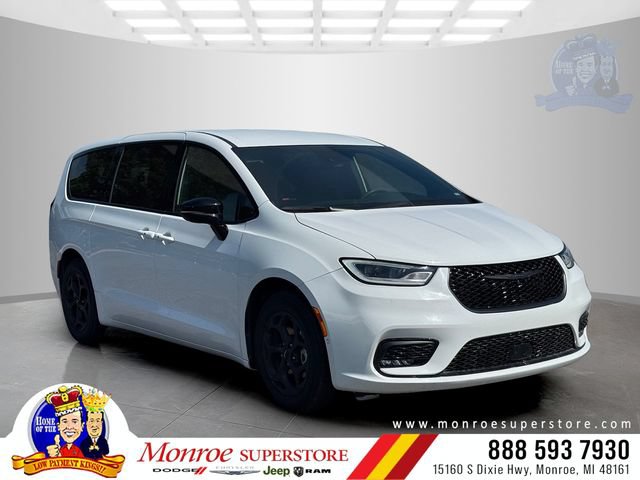 Certified 2024 Chrysler Pacifica Limited
