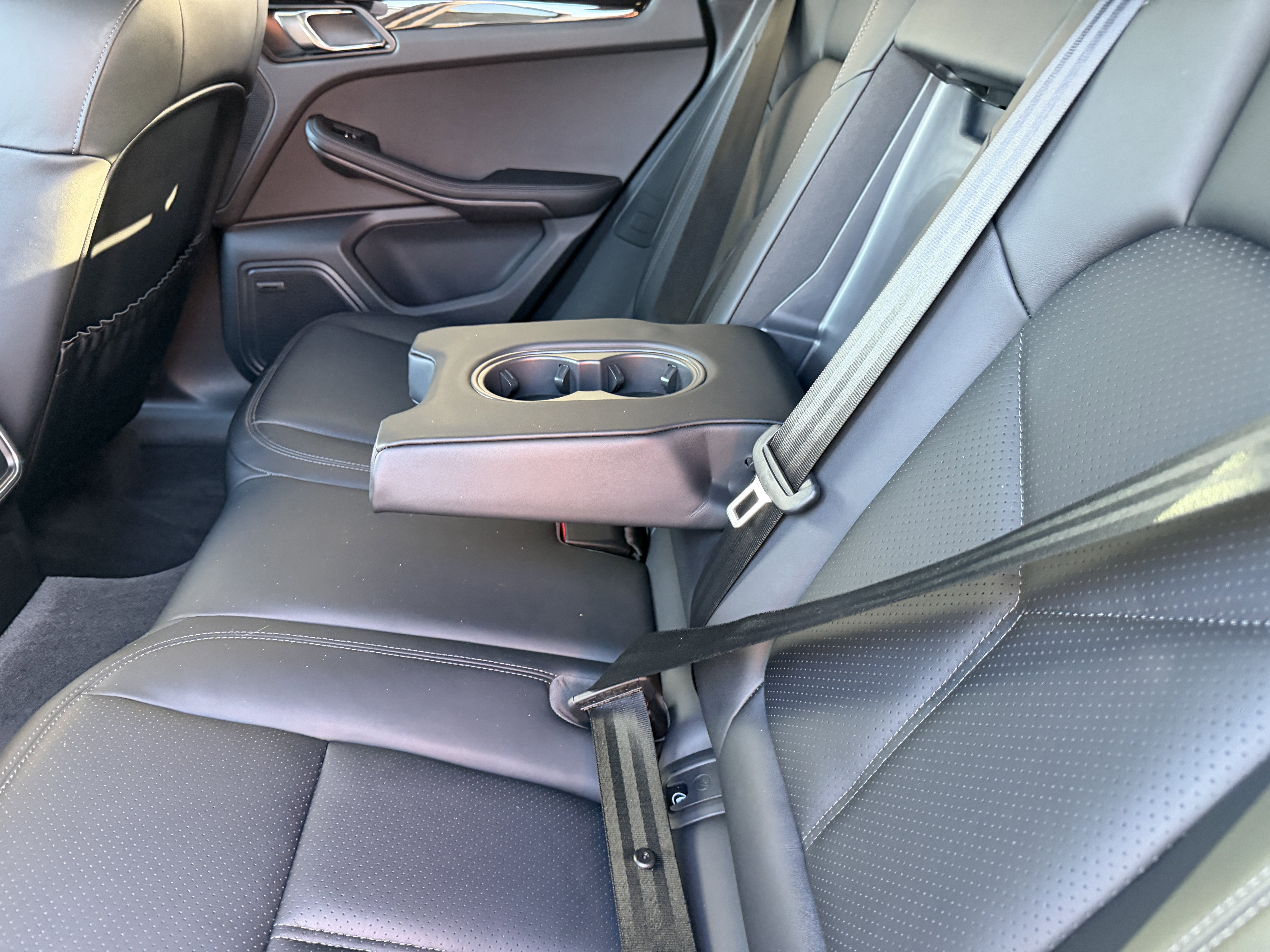 Certified 2025 Porsche Macan Turbo image 22