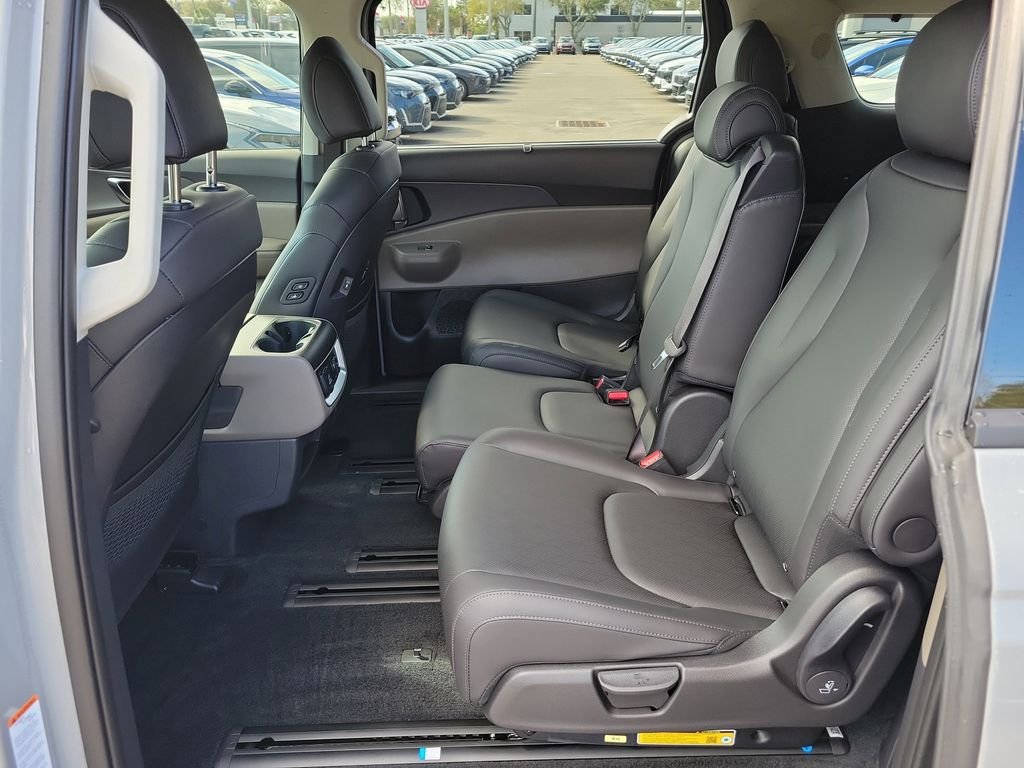 New 2026 Kia Carnival SX image 16