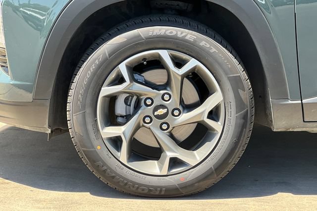 Used 2025 Chevrolet Trax LT FWD image 35