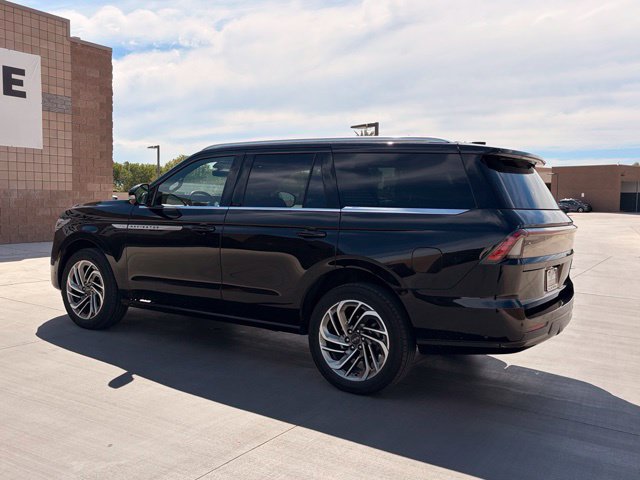 Used 2025 Lincoln Navigator Reserve AWD/4WD image 9