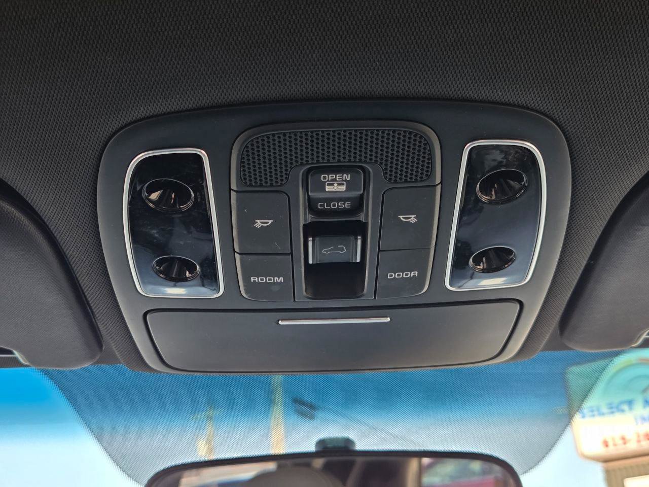 Used 2015 Kia Soul + w/ Primo Package FWD image 23