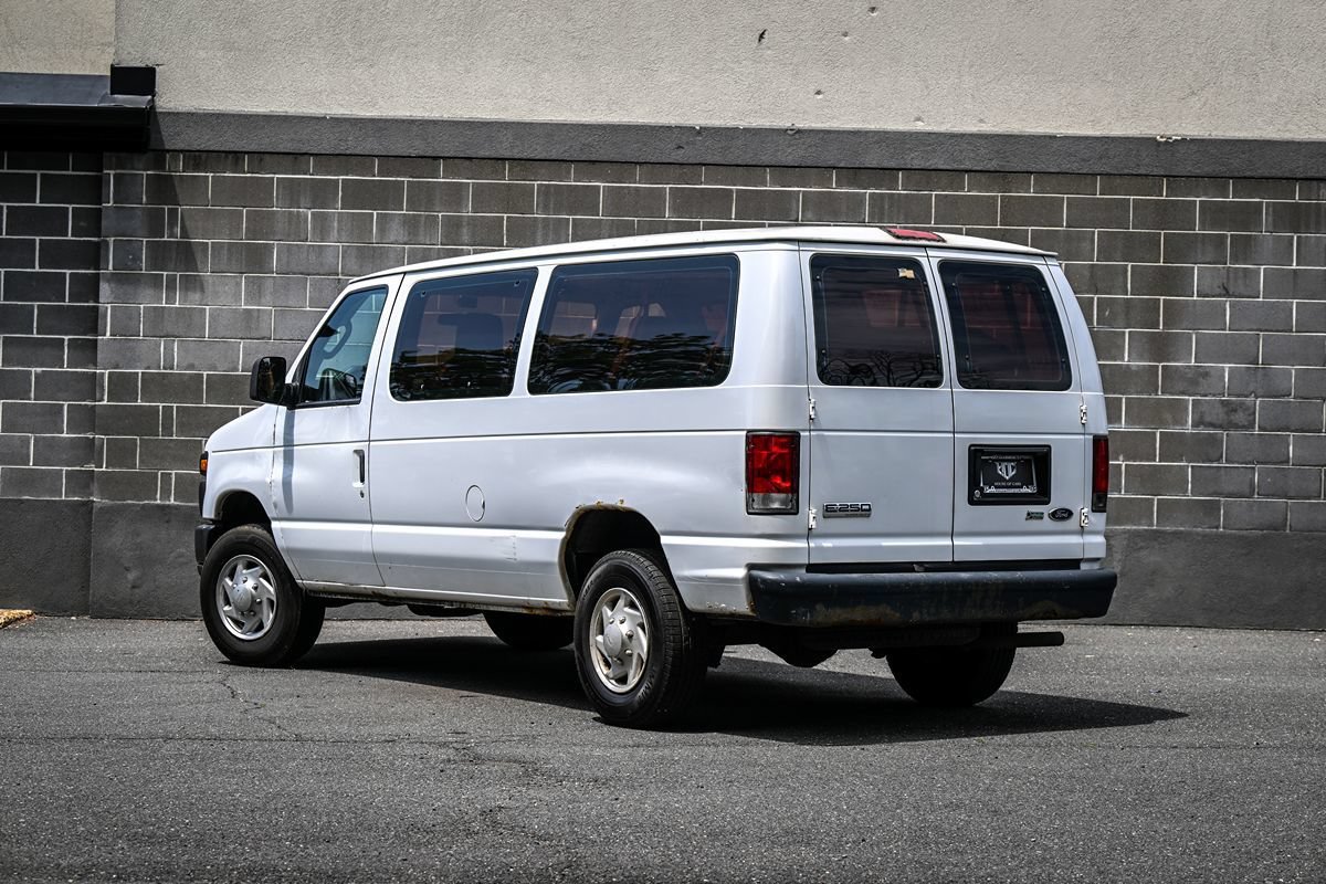 Used 2010 Ford E-250 and Econoline 250 RWD image 4