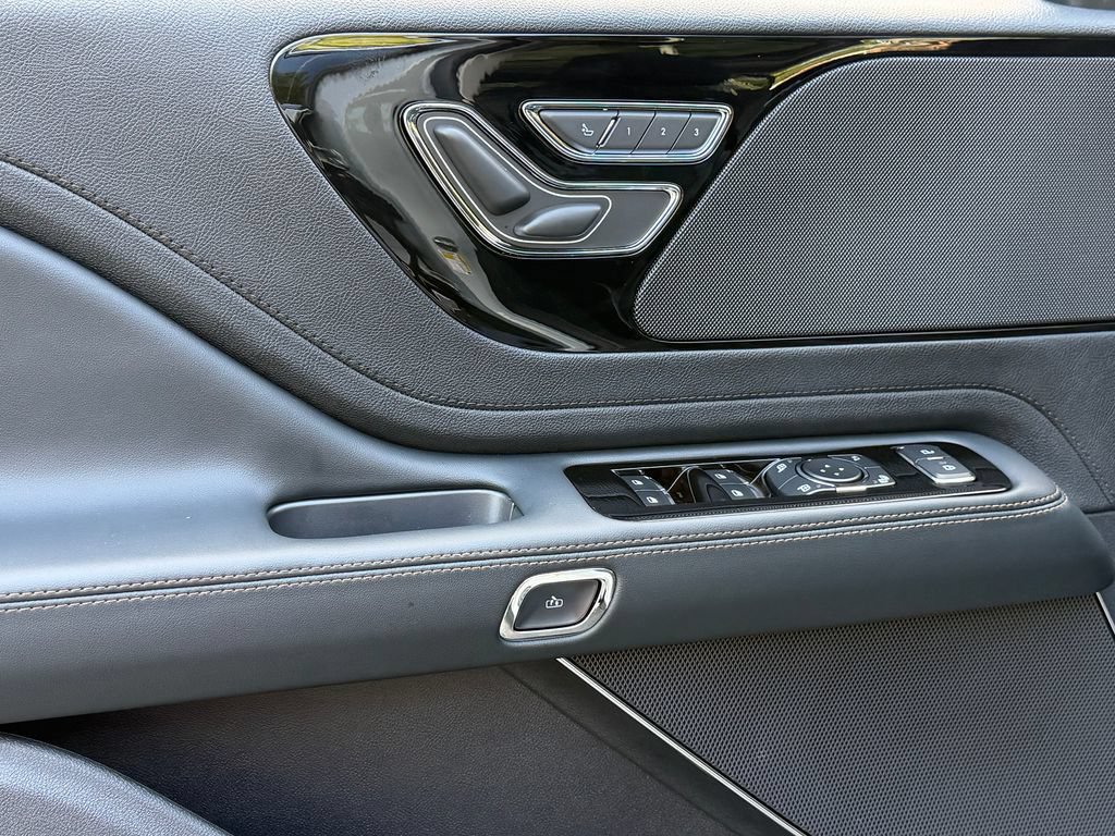New 2027 Lincoln Aviator AWD w/ Jet Appearance Package image 22