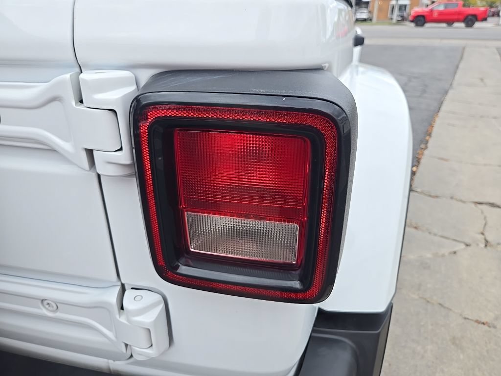 Used 2024 Jeep Wrangler Unlimited AWD/4WD image 35
