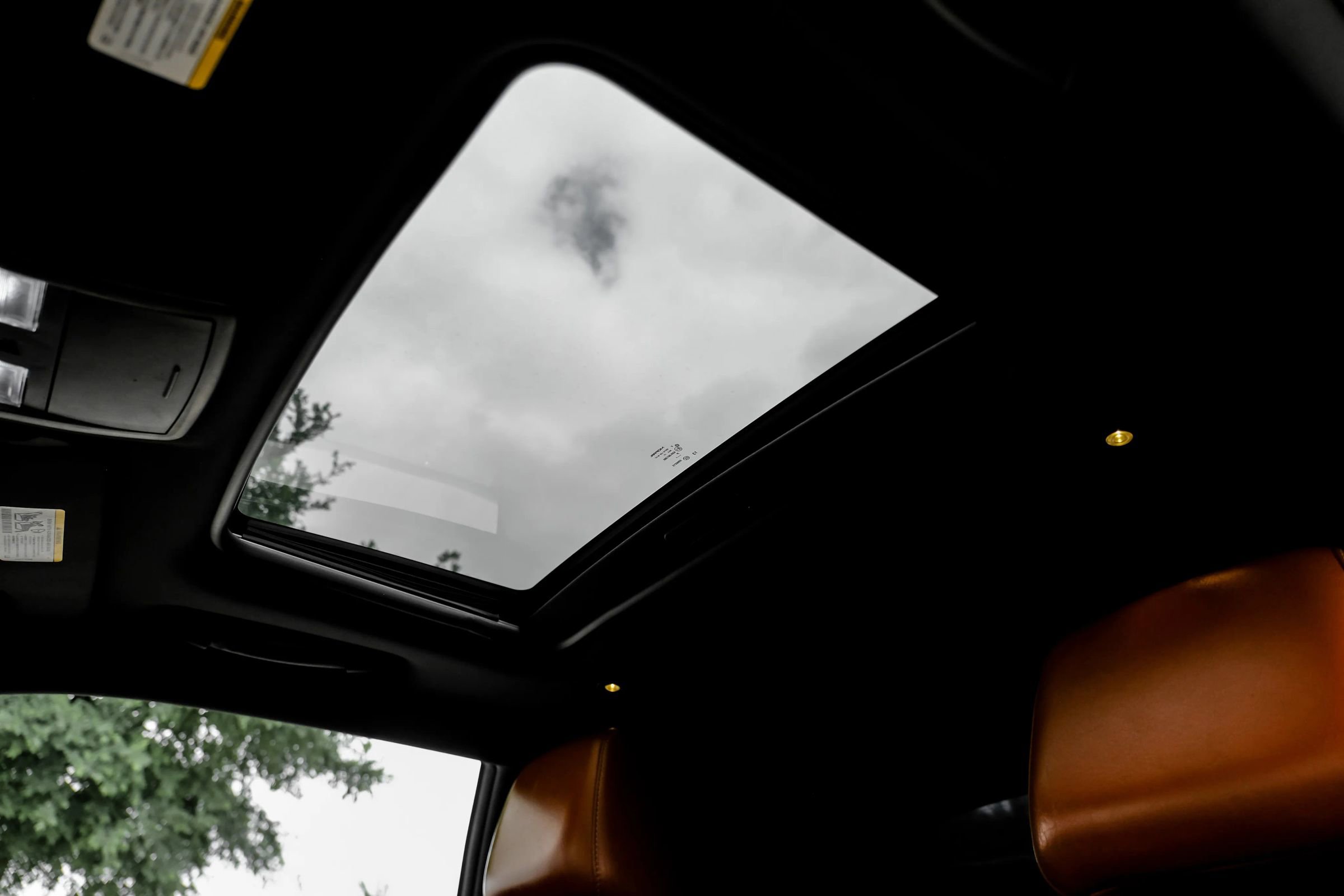 Used 2015 Dodge Challenger SRT w/ Technology Group RWD image 5