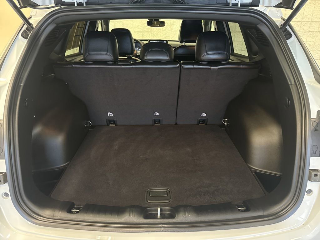 Used 2023 Jeep Compass Latitude image 9