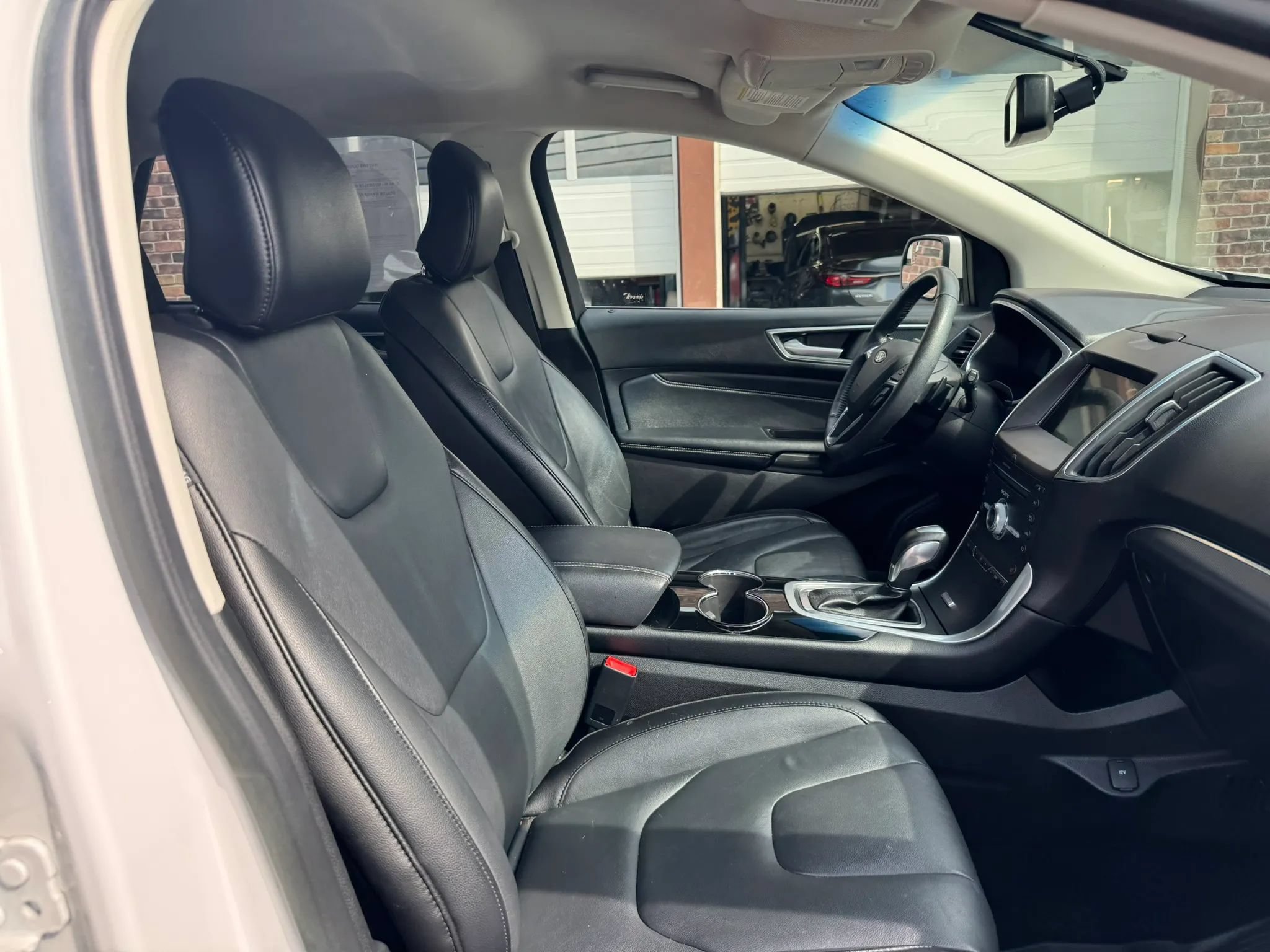 Used 2018 Ford Edge Titanium w/ Technology Package AWD/4WD image 39