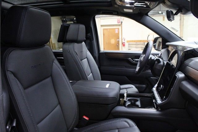 New 2026 GMC Yukon Denali w/ Denali Reserve Package AWD/4WD image 12