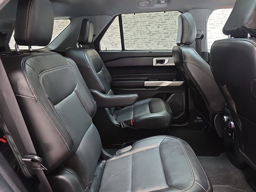 Used 2021 Ford Explorer Limited w/ Equipment Group 301A AWD/4WD image 11