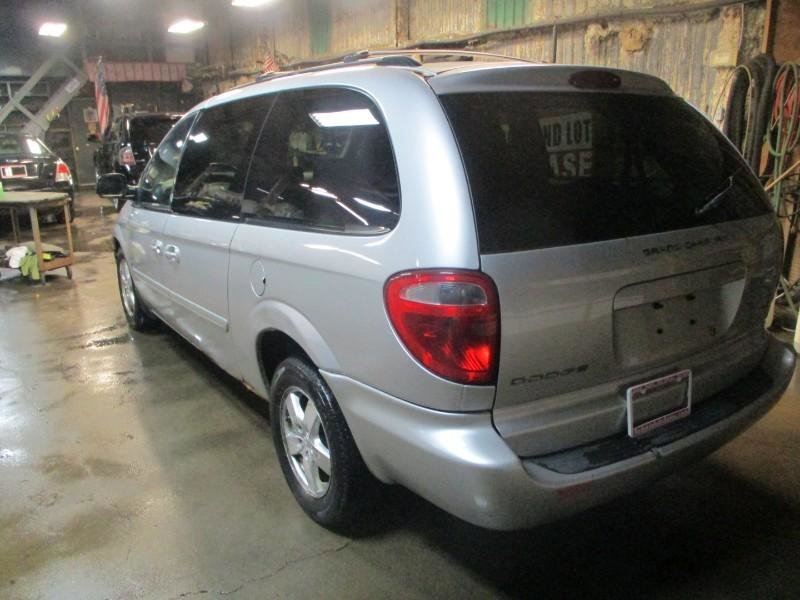 Used 2007 Dodge Grand Caravan SXT FWD image 4