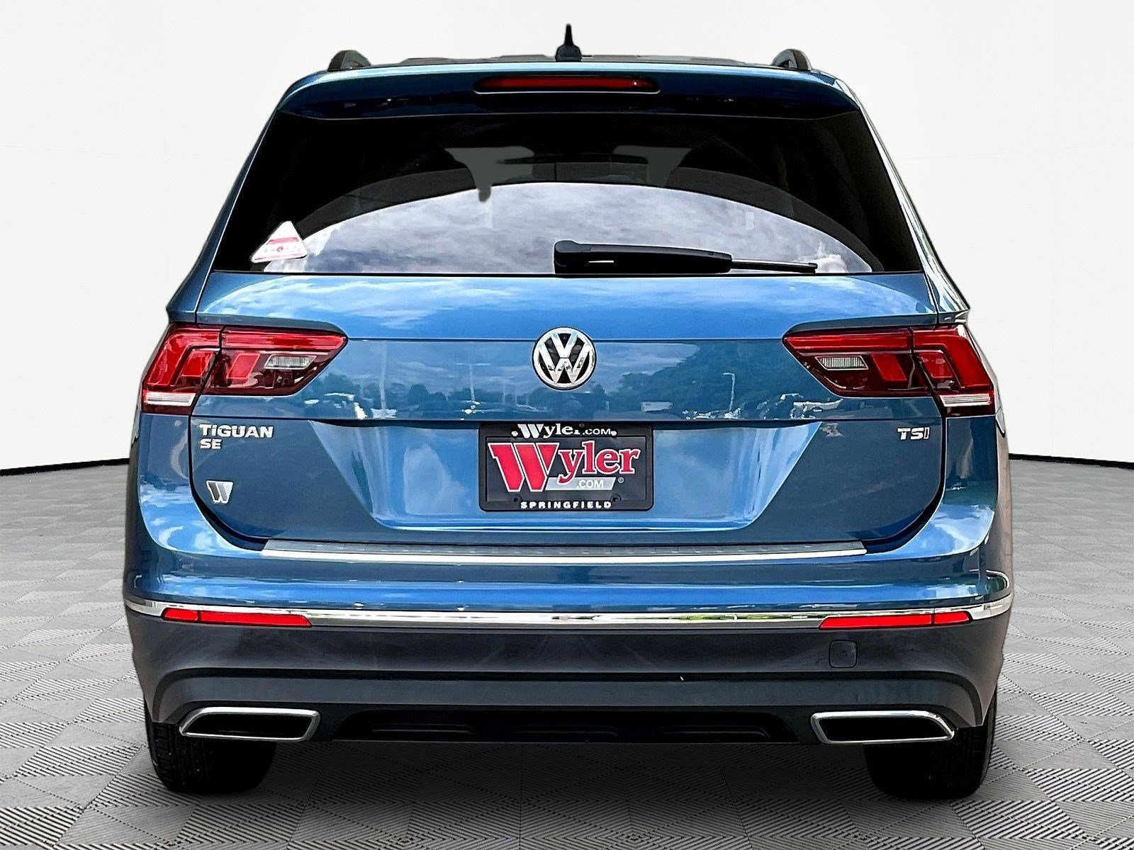 Used 2018 Volkswagen Tiguan SE w/ Panoramic Sunroof Package FWD image 5