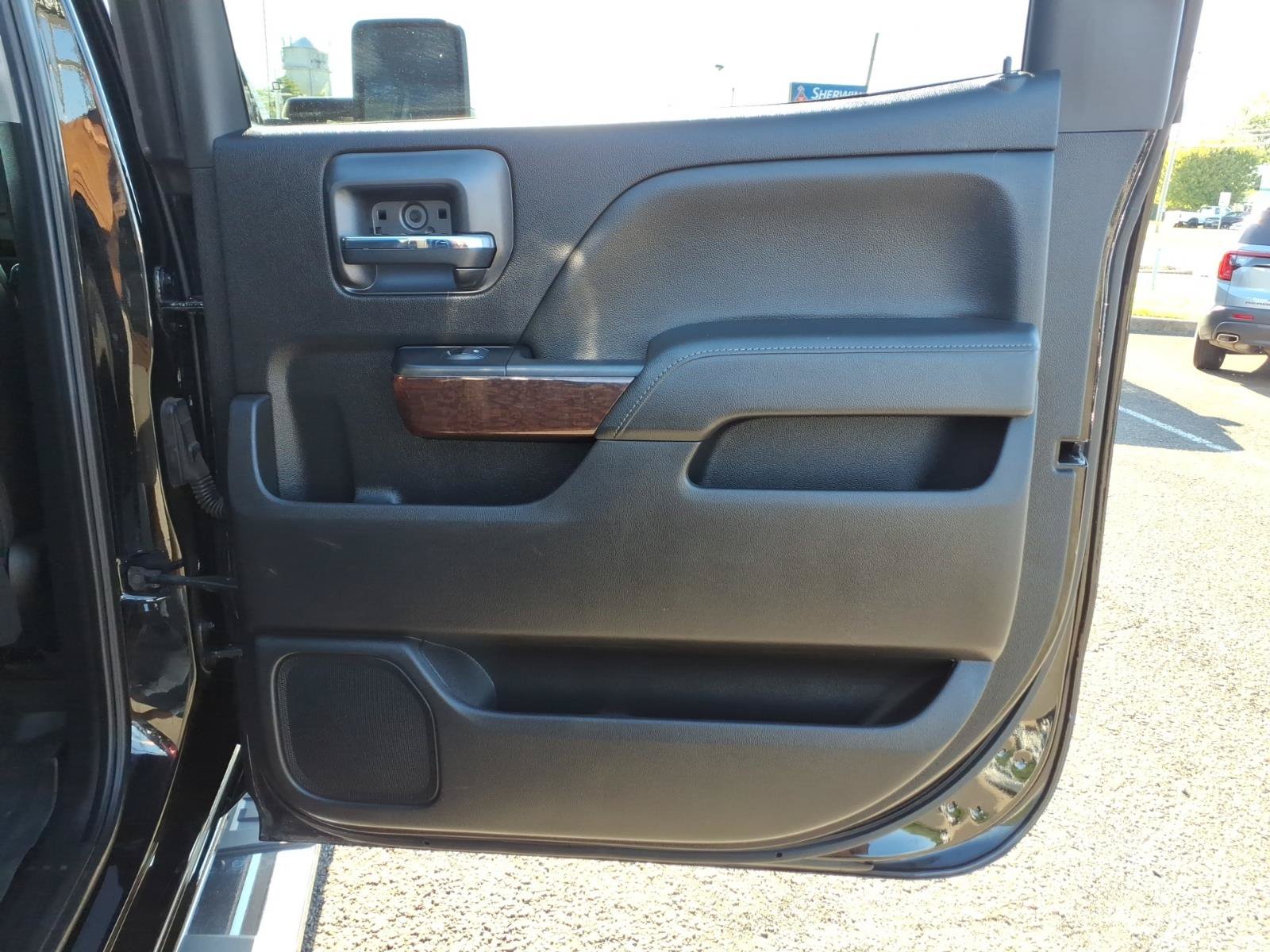 Used 2019 GMC Sierra 2500 SLT w/ Duramax Plus Package AWD/4WD image 26