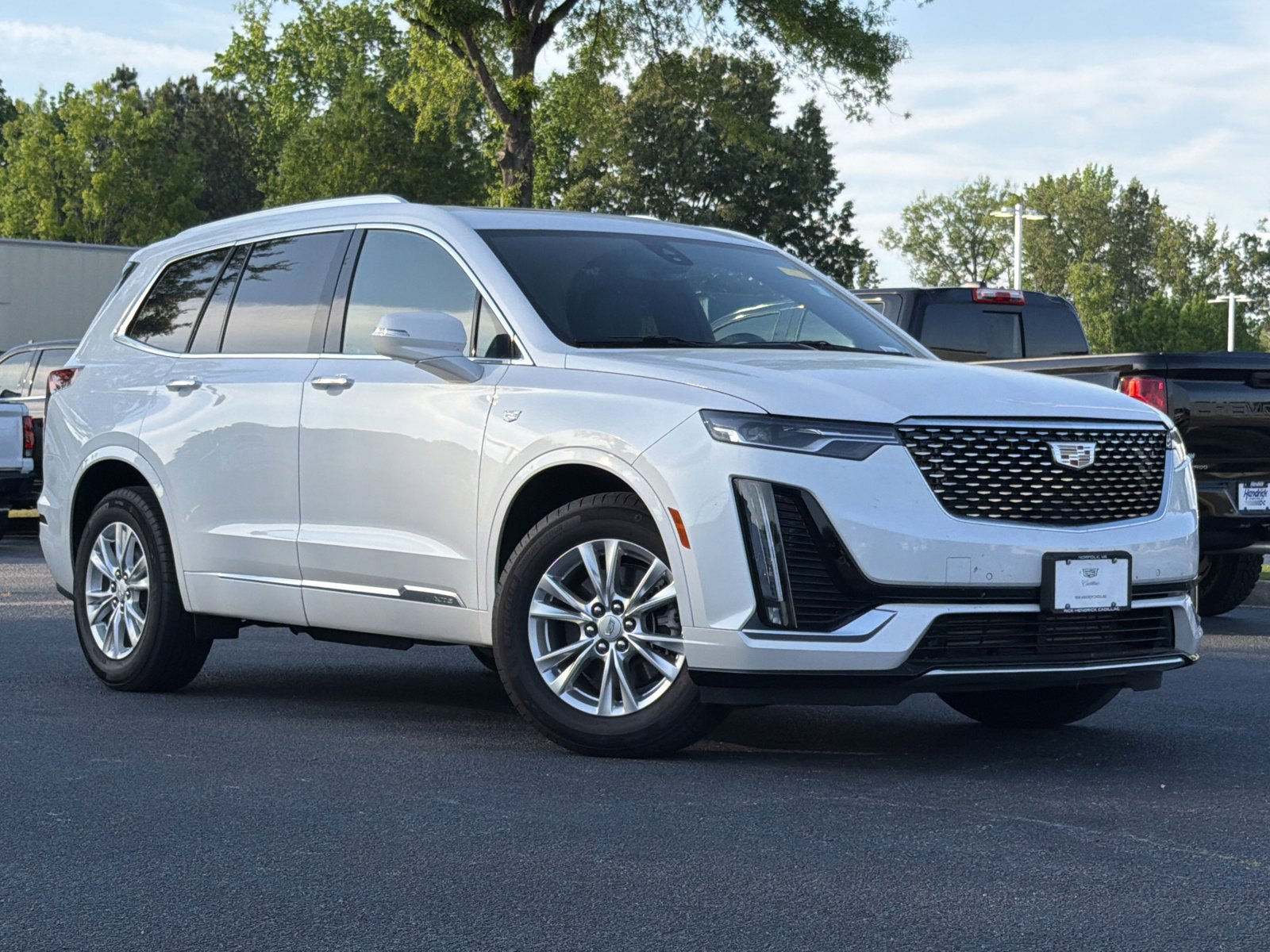 Used 2025 Cadillac XT6 Luxury image 2