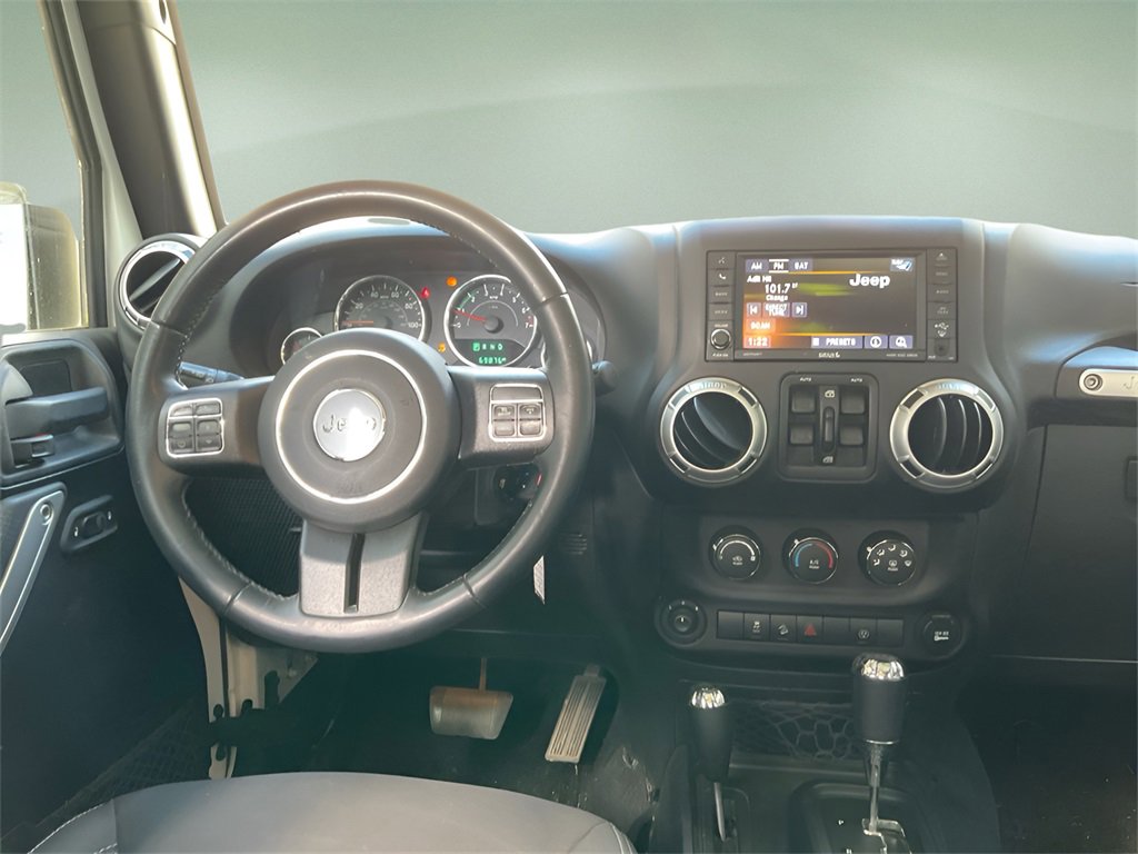 Used 2016 Jeep Wrangler Unlimited Sahara w/ Connectivity Group image 14