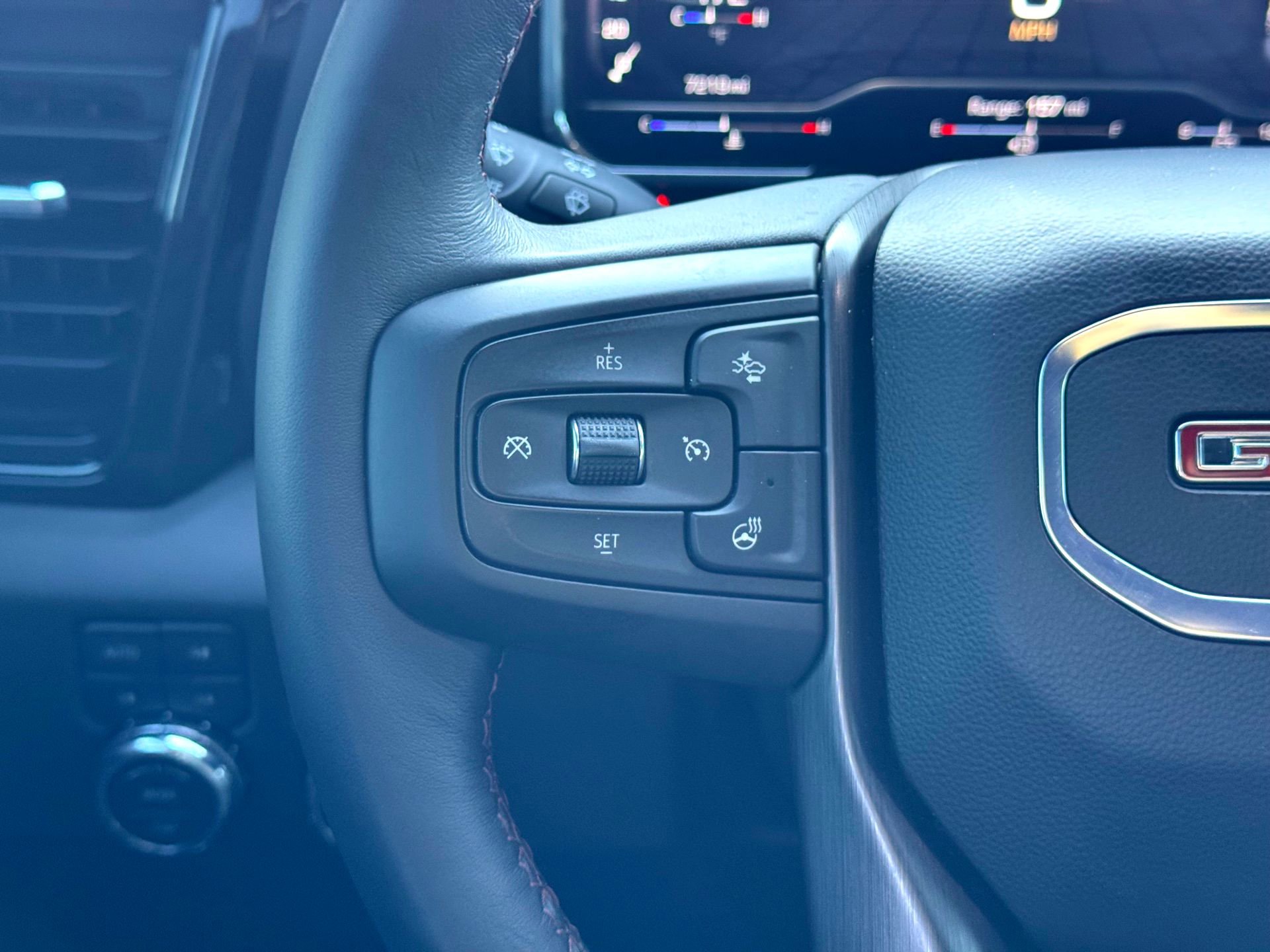 Used 2025 GMC Sierra 2500 AT4X image 28