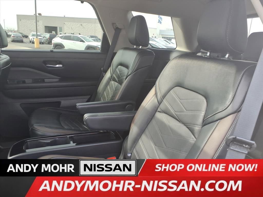 Used 2024 Nissan Pathfinder Platinum image 26