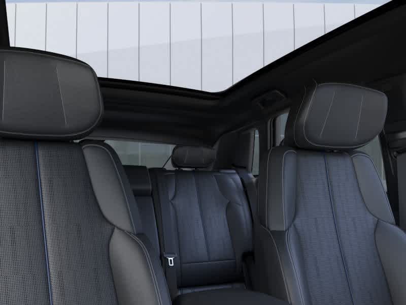 New 2027 Cadillac Lyriq Luxury w/ LPO, Floor Liner Package AWD/4WD image 24