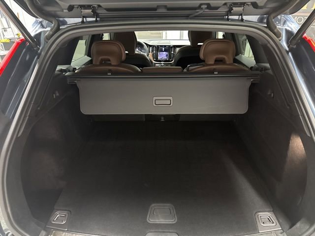 Used 2022 Volvo XC60 B5 Momentum image 18