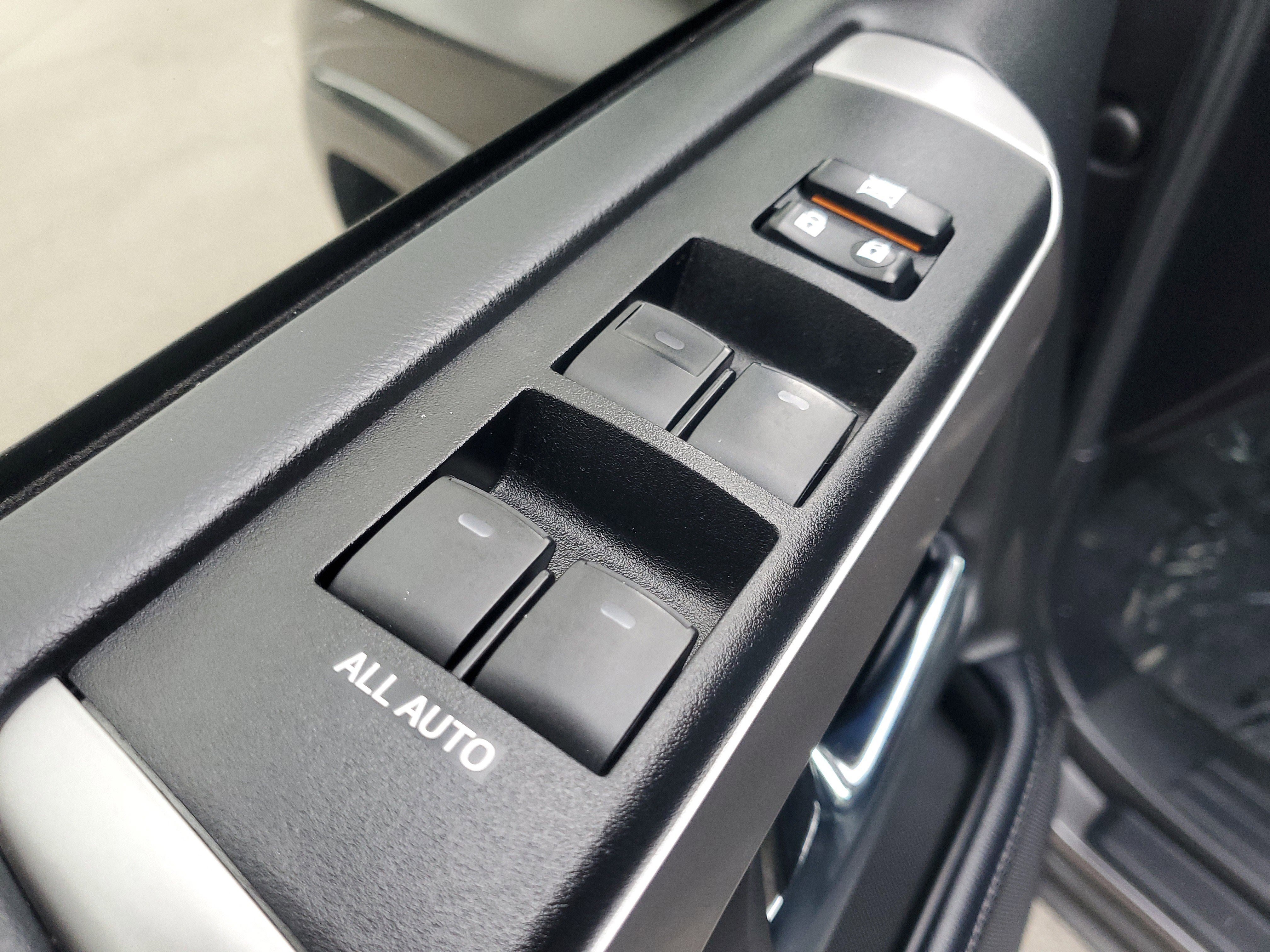 Used 2018 Toyota 4Runner 4WD image 19