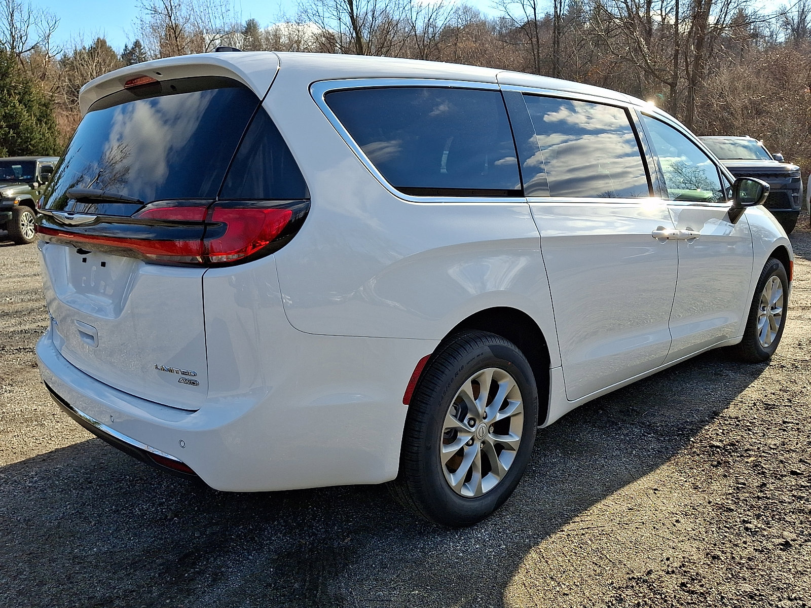 New 2026 Chrysler Pacifica Limited image 3
