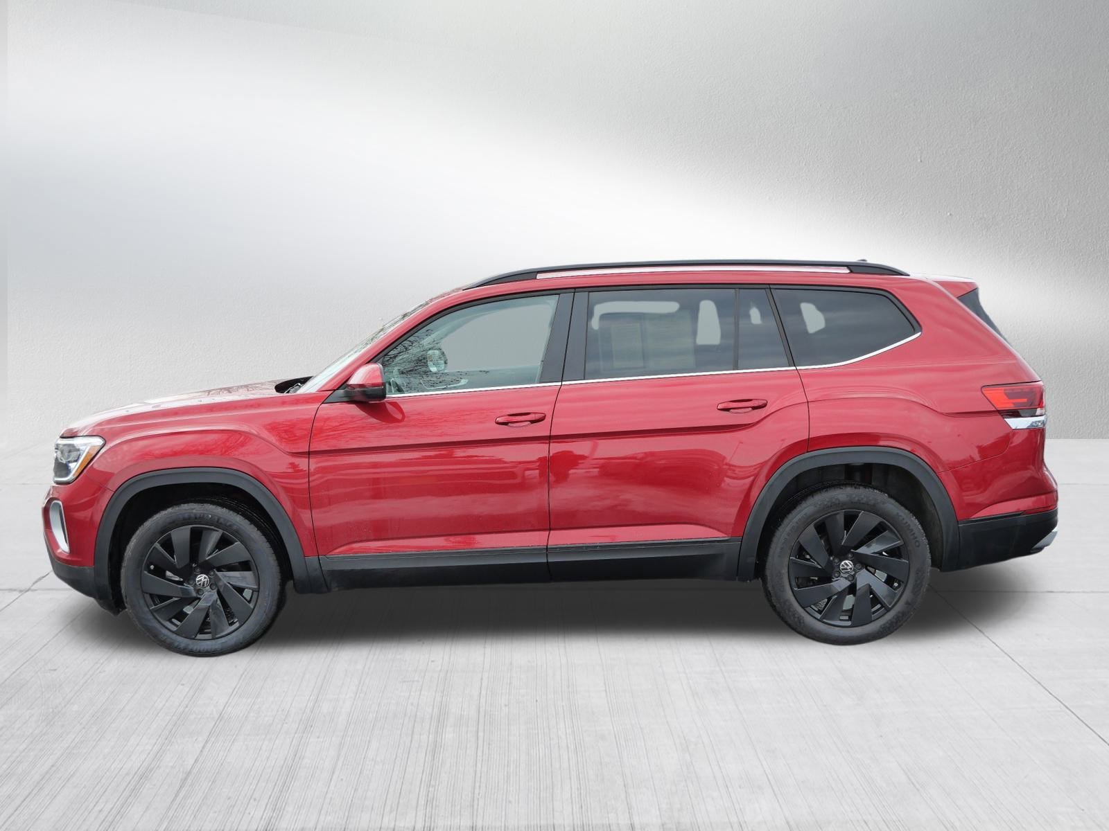 Certified 2024 Volkswagen Atlas SE w/ Black Wheel Package image 4