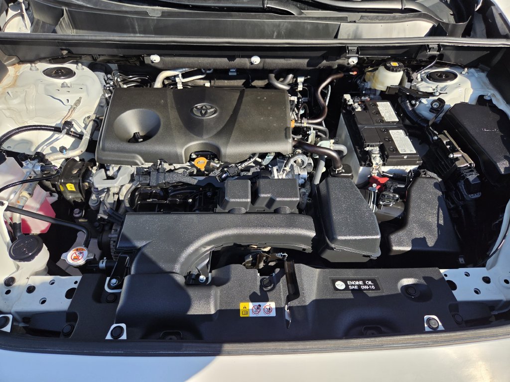 Used 2025 Toyota RAV4 XLE FWD image 31