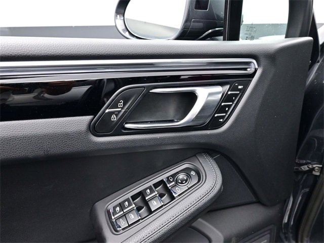 Used 2025 Porsche Macan image 15