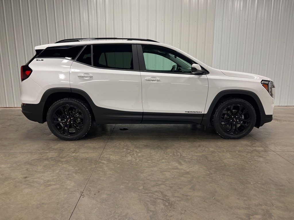 Certified 2022 GMC Terrain SLE w/ Driver Convenience Package image 2