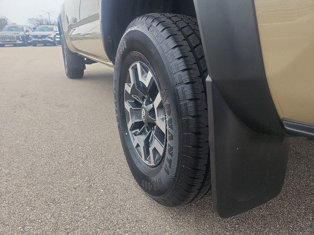 Used 2017 Toyota Tacoma TRD Off-Road w/ Tow Package (A/T) AWD/4WD image 33