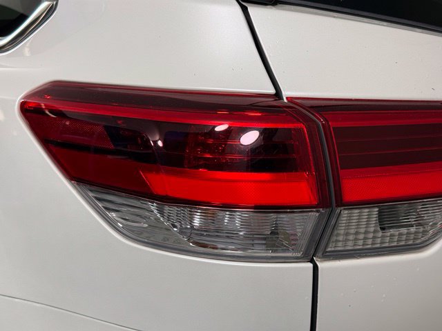 Used 2017 Toyota Highlander XLE w/ Carpet Mat Package FWD image 13