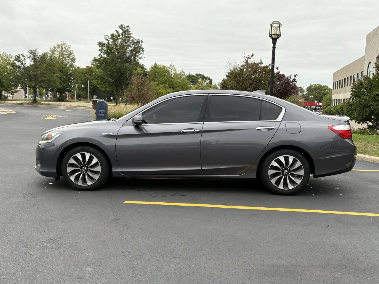 Used 2015 Honda Accord Hybrid Sedan image 14