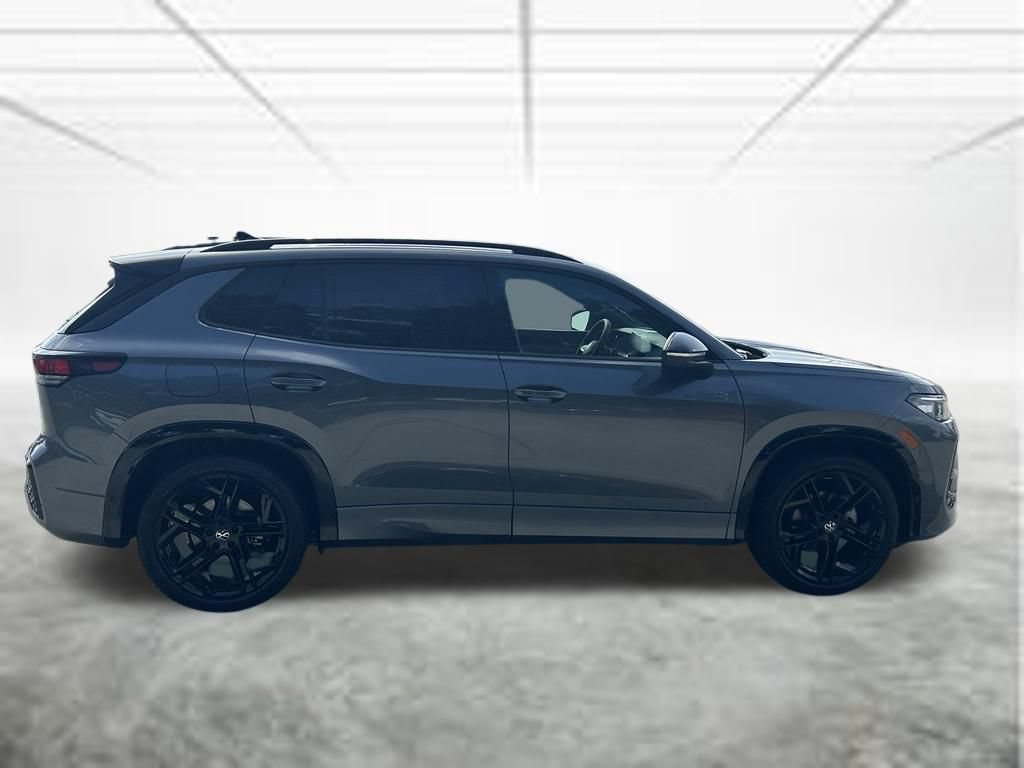 New 2026 Volkswagen Tiguan SE R-Line FWD image 6