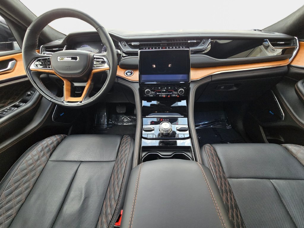 Used 2025 Jeep Grand Cherokee L Summit AWD/4WD image 10