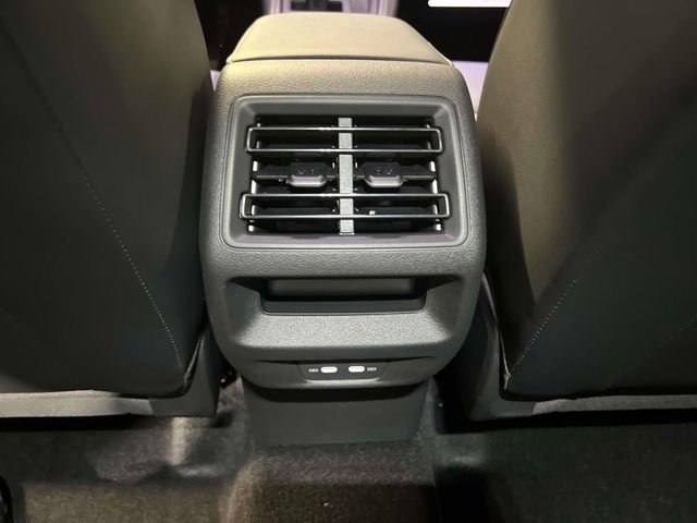 New 2026 Volkswagen Tiguan SE FWD image 23
