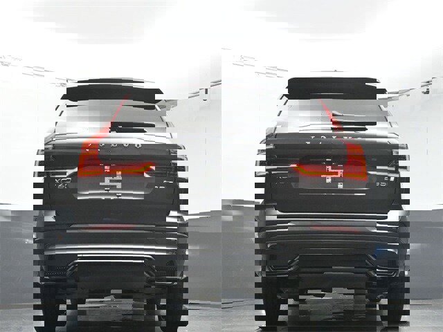 Certified 2023 Volvo XC60 B5 Plus image 37