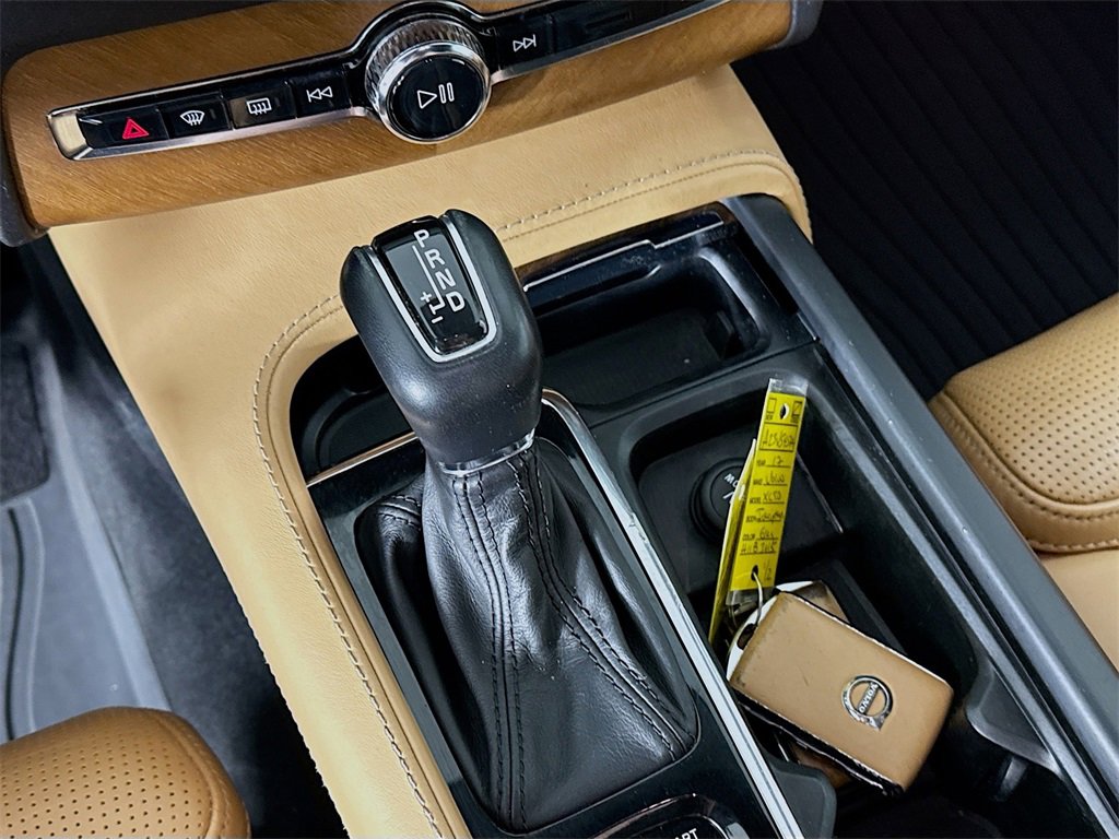 Used 2017 Volvo XC90 T6 Inscription w/ Vision Package image 18