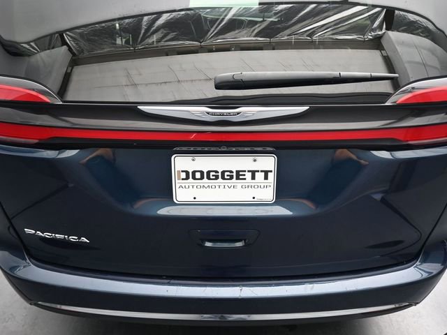 Used 2022 Chrysler Pacifica Touring-L image 16