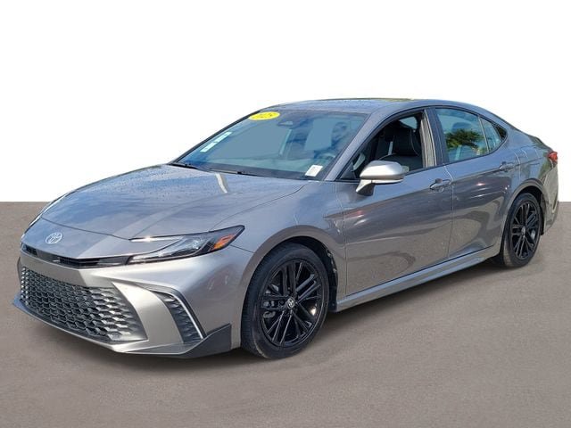 Used 2025 Toyota Camry SE FWD image 2