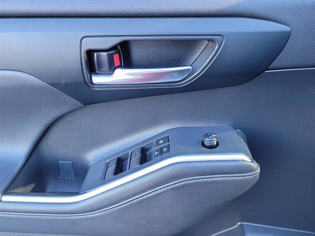 Used 2022 Toyota Highlander XLE image 27