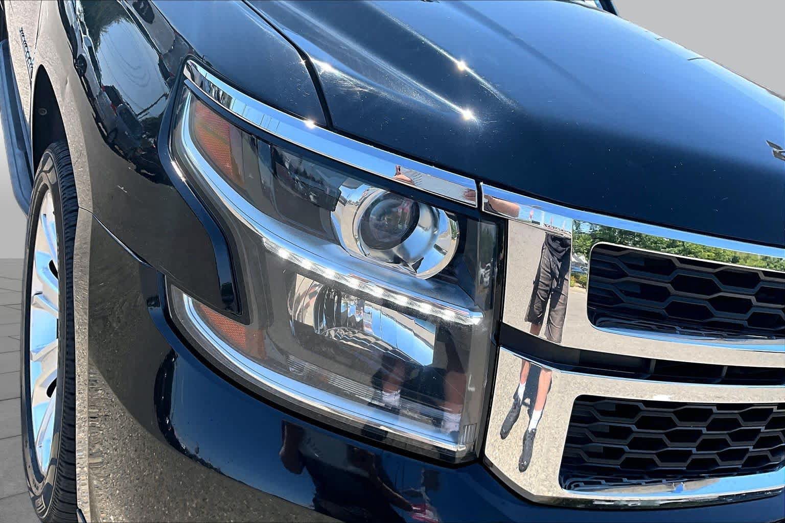 Used 2018 Chevrolet Suburban LT AWD/4WD image 27