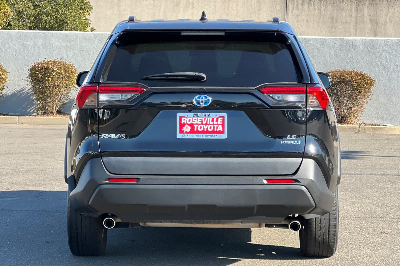 Used 2023 Toyota RAV4 LE AWD/4WD image 8