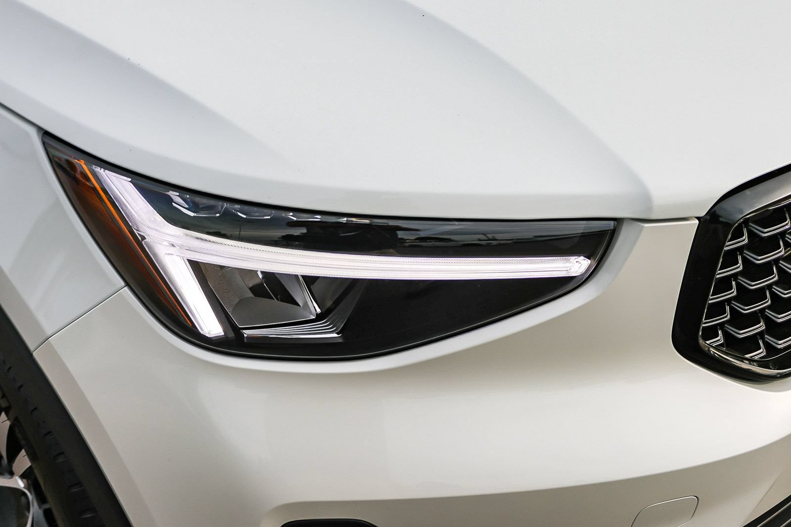 New 2026 Volvo XC40 B5 Core w/ Climate Package AWD/4WD image 15