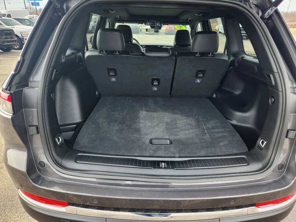 Used 2025 Jeep Grand Cherokee Limited w/ Trailer Tow Package image 15