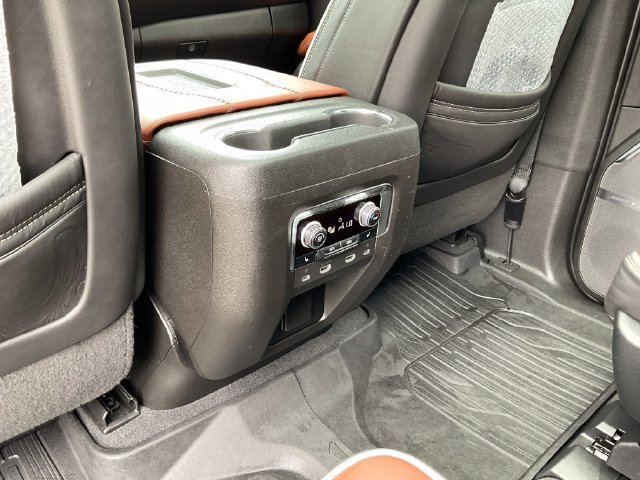 Used 2023 GMC Yukon Denali Ultimate AWD/4WD image 27